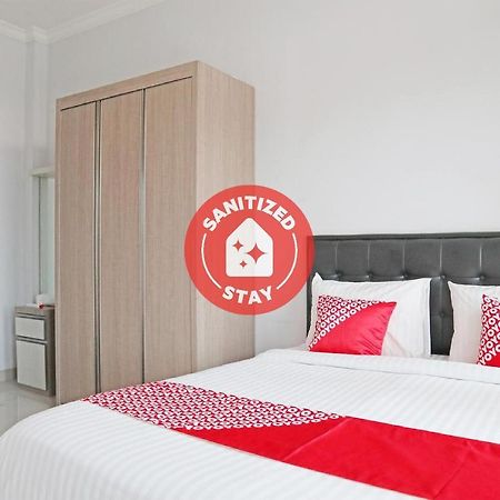 Oyo 1649 Grya Lavinsa Hotel Паданг Екстериор снимка