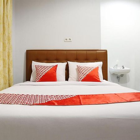 Oyo 1649 Grya Lavinsa Hotel Паданг Екстериор снимка