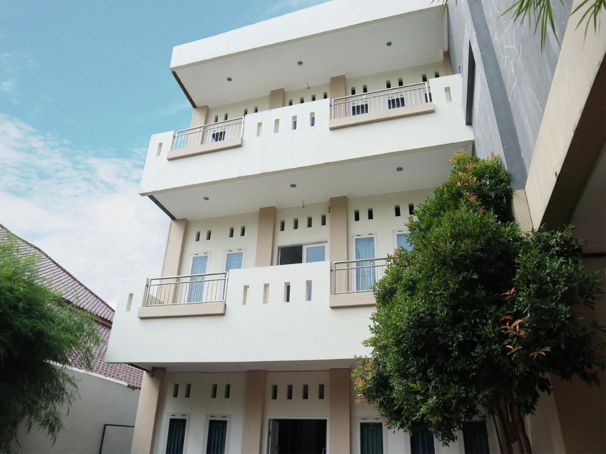 Oyo 1649 Grya Lavinsa Hotel Паданг Екстериор снимка
