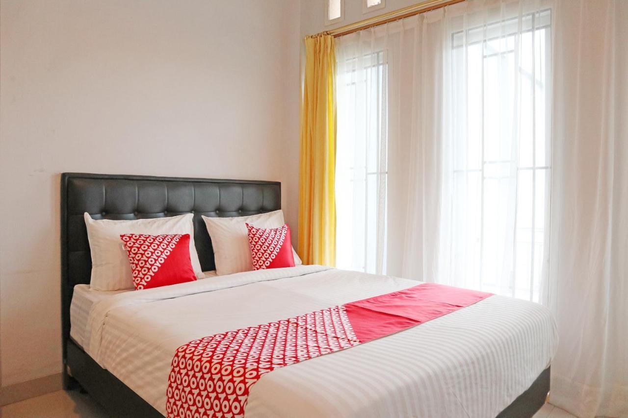 Oyo 1649 Grya Lavinsa Hotel Паданг Екстериор снимка
