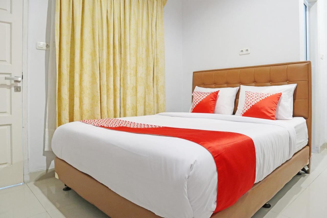 Oyo 1649 Grya Lavinsa Hotel Паданг Екстериор снимка