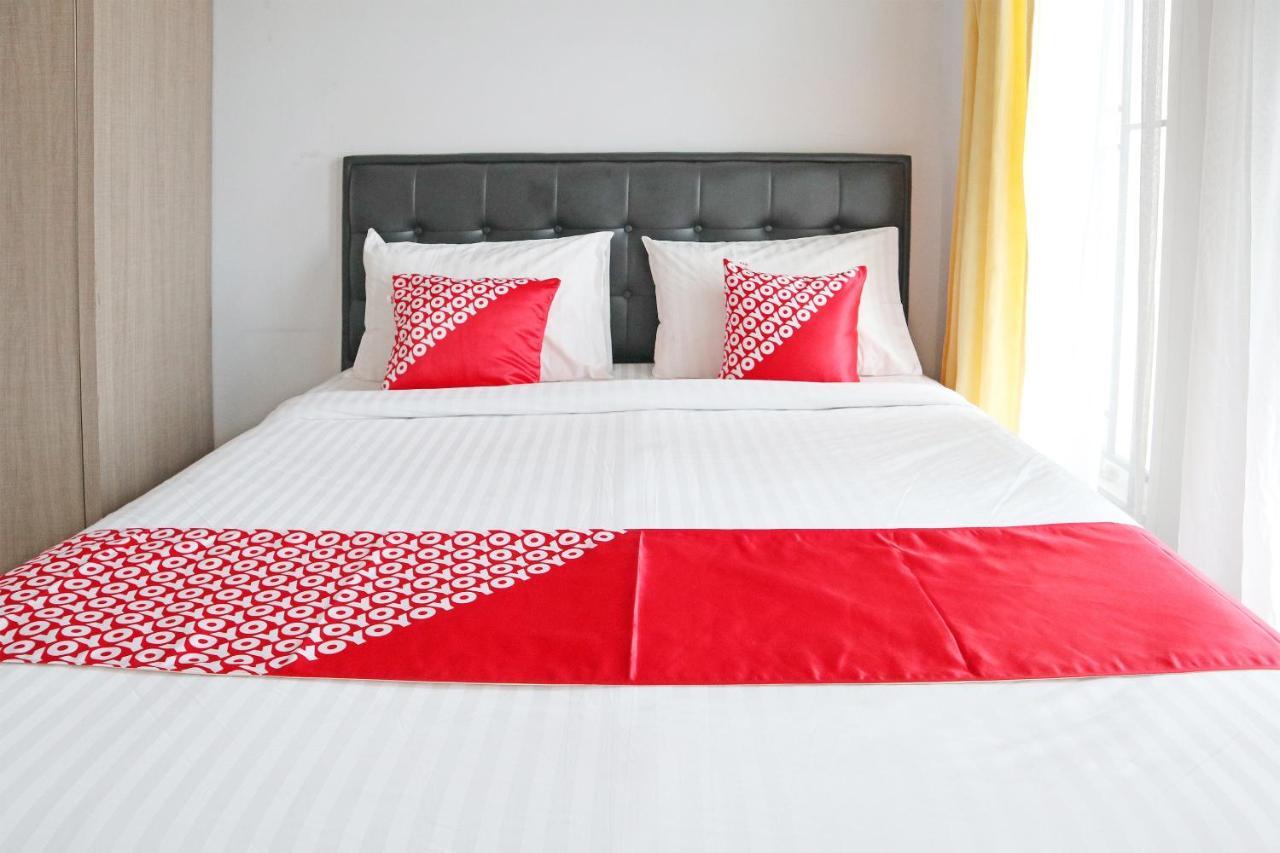 Oyo 1649 Grya Lavinsa Hotel Паданг Екстериор снимка